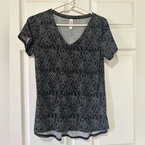 Black triangle pattern lularoe top